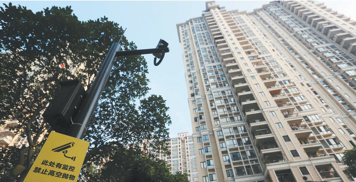小區里安裝的監控高空拋物攝像頭。.jpg 小區里安裝的監控高空拋物攝像頭。.jpg