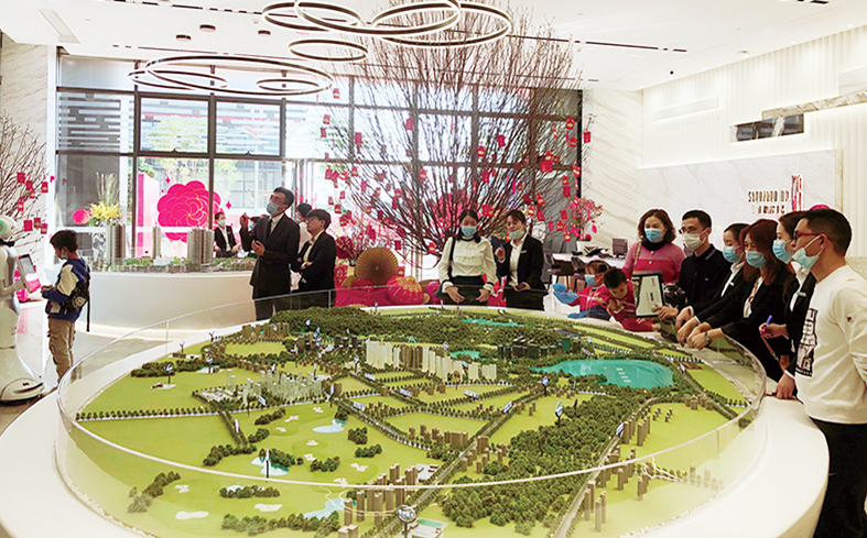 春節期間看樓的客戶絡繹不絕。.jpg 春節期間看樓的客戶絡繹不絕。.jpg